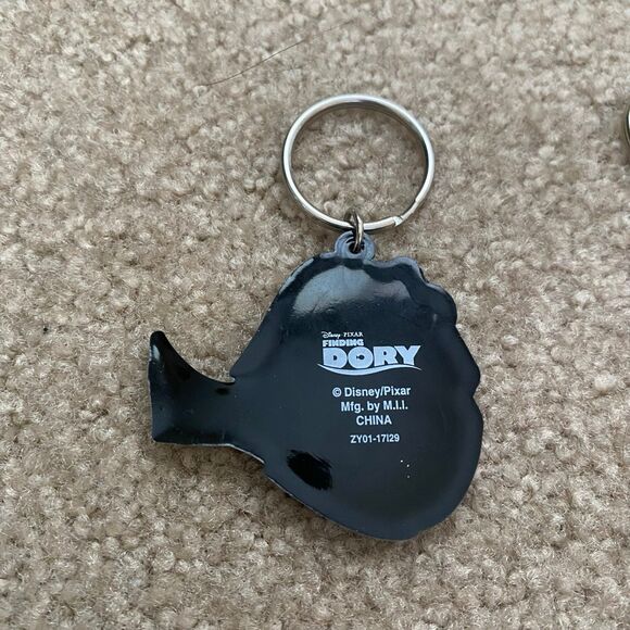 Disney Keychains Dory, Ariel, Minnie Mouse Collectible Park Accessories Backpack - Picture 3 of 8